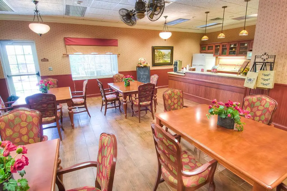 Lake Pointe Landing | Senior Living Community Assisted Living, Nursing